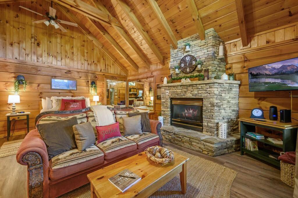 Do Not Disturb - Pigeon Forge Smoky Mountain Studio Cabin, Hot Tub, Fireplace Exterior foto