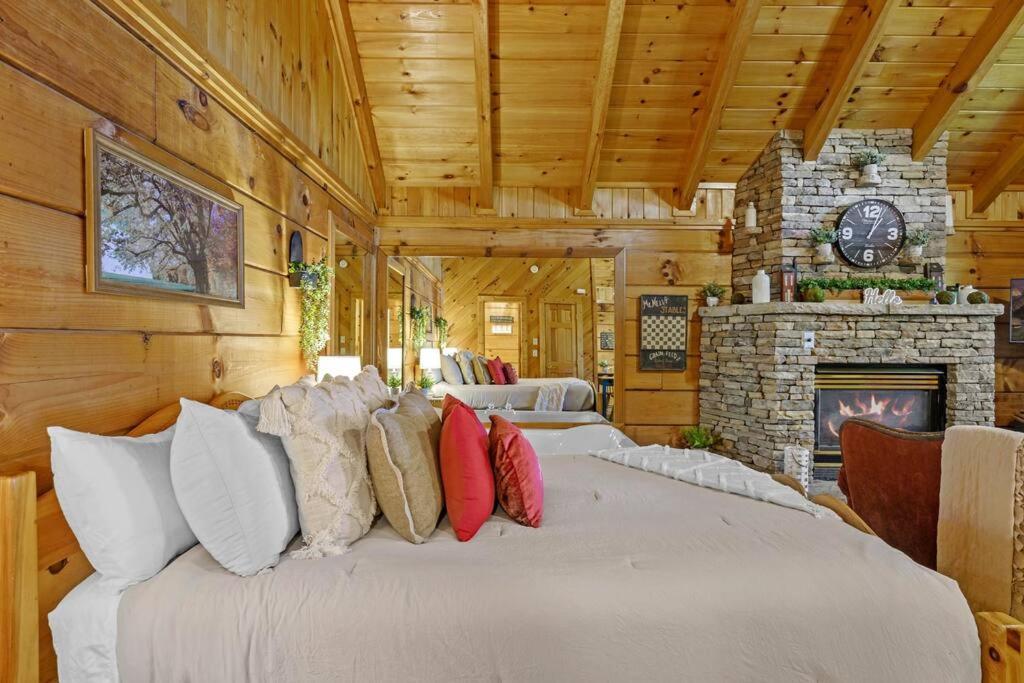 Do Not Disturb - Pigeon Forge Smoky Mountain Studio Cabin, Hot Tub, Fireplace Exterior foto