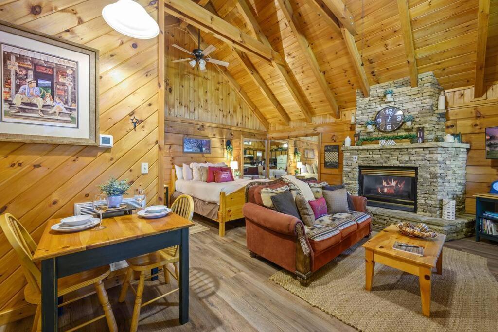 Do Not Disturb - Pigeon Forge Smoky Mountain Studio Cabin, Hot Tub, Fireplace Exterior foto