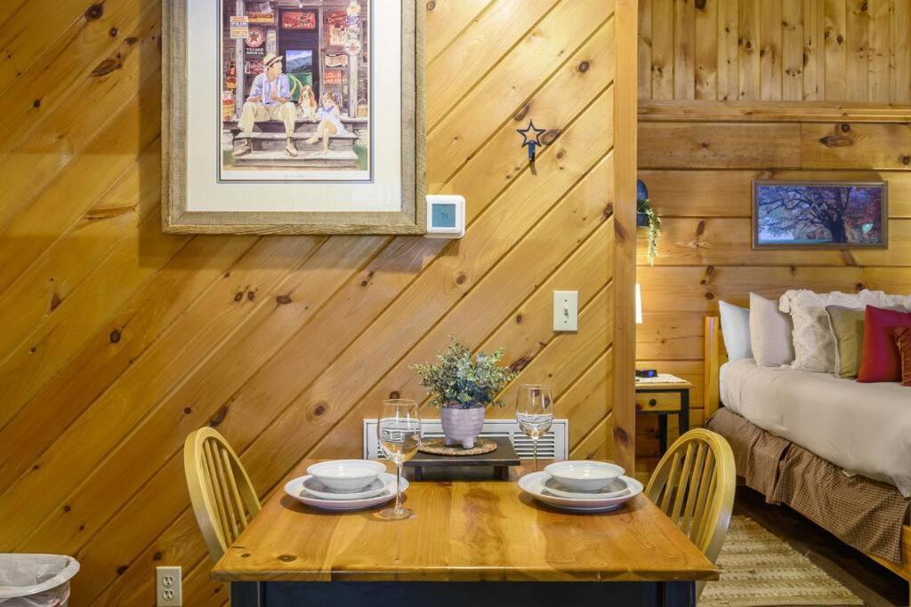 Do Not Disturb - Pigeon Forge Smoky Mountain Studio Cabin, Hot Tub, Fireplace Exterior foto