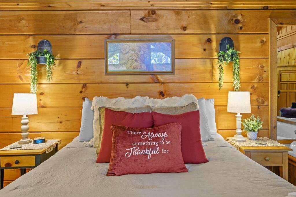 Do Not Disturb - Pigeon Forge Smoky Mountain Studio Cabin, Hot Tub, Fireplace Exterior foto